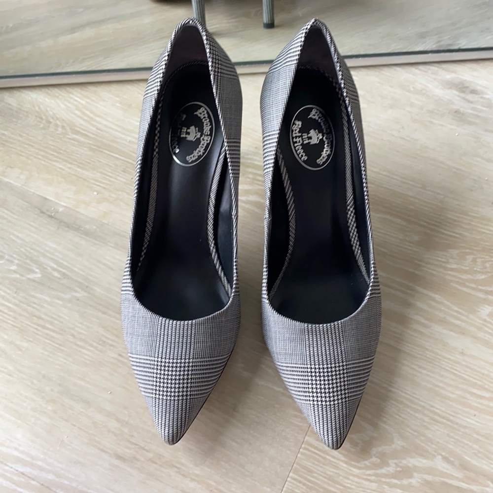Plaid pointed heels